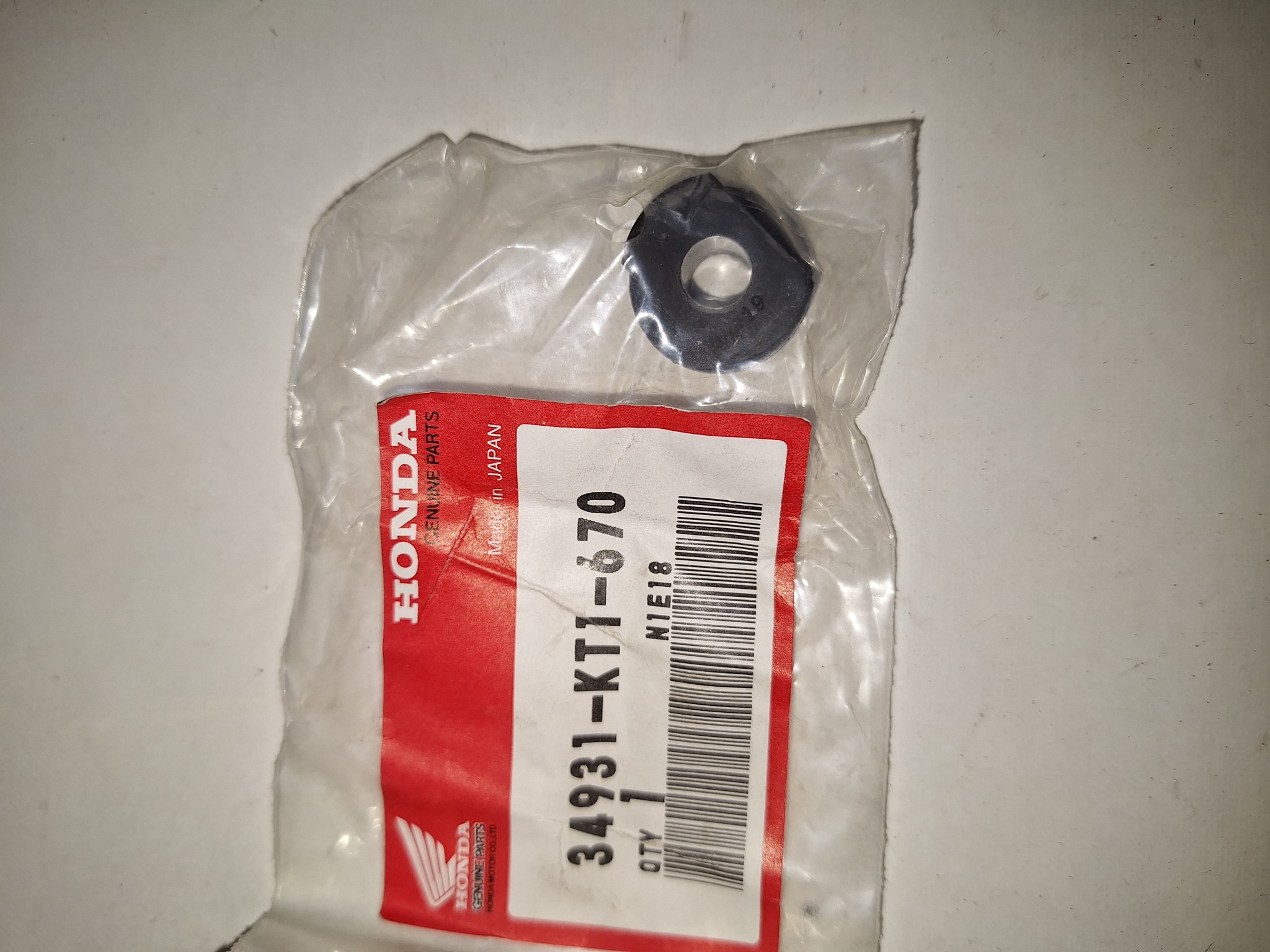 Picture of GUMMI, OELKUEHLER  34931-KT1-670